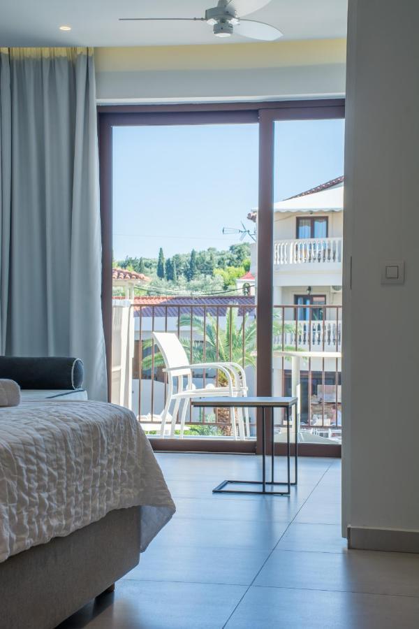 Lazaros Aparthotel 3*