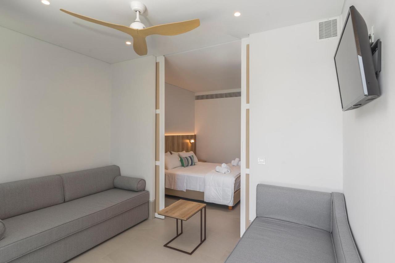 Lazaros Aparthotel